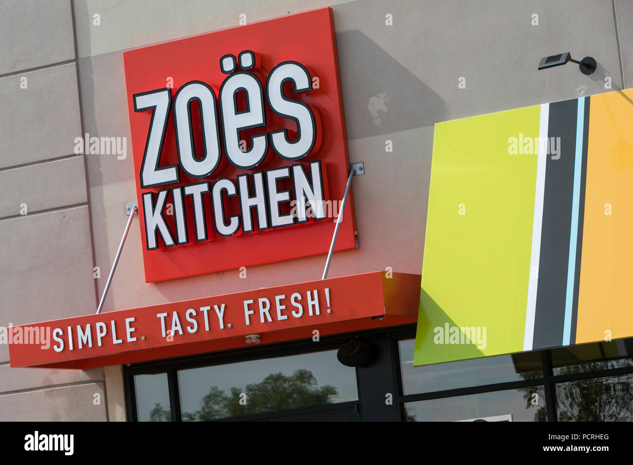 Un logo affiche à l'extérieur d'un Zoës rapide Cuisine restaurant décontracté à Broomfield, Colorado, le 23 juillet 2018. Banque D'Images