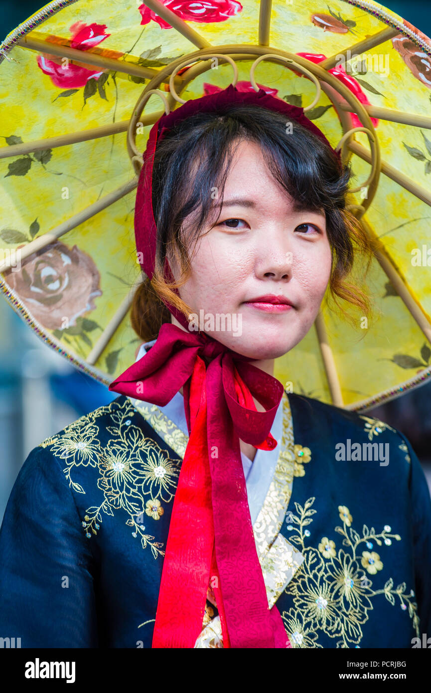 Séoul - 10 MAI : Korean woman robe Hanbok Corée à Séoul le 10 mai 2018. Coréen Hanbok est un vêtement traditionnel Il est caractérisé par vibra Banque D'Images