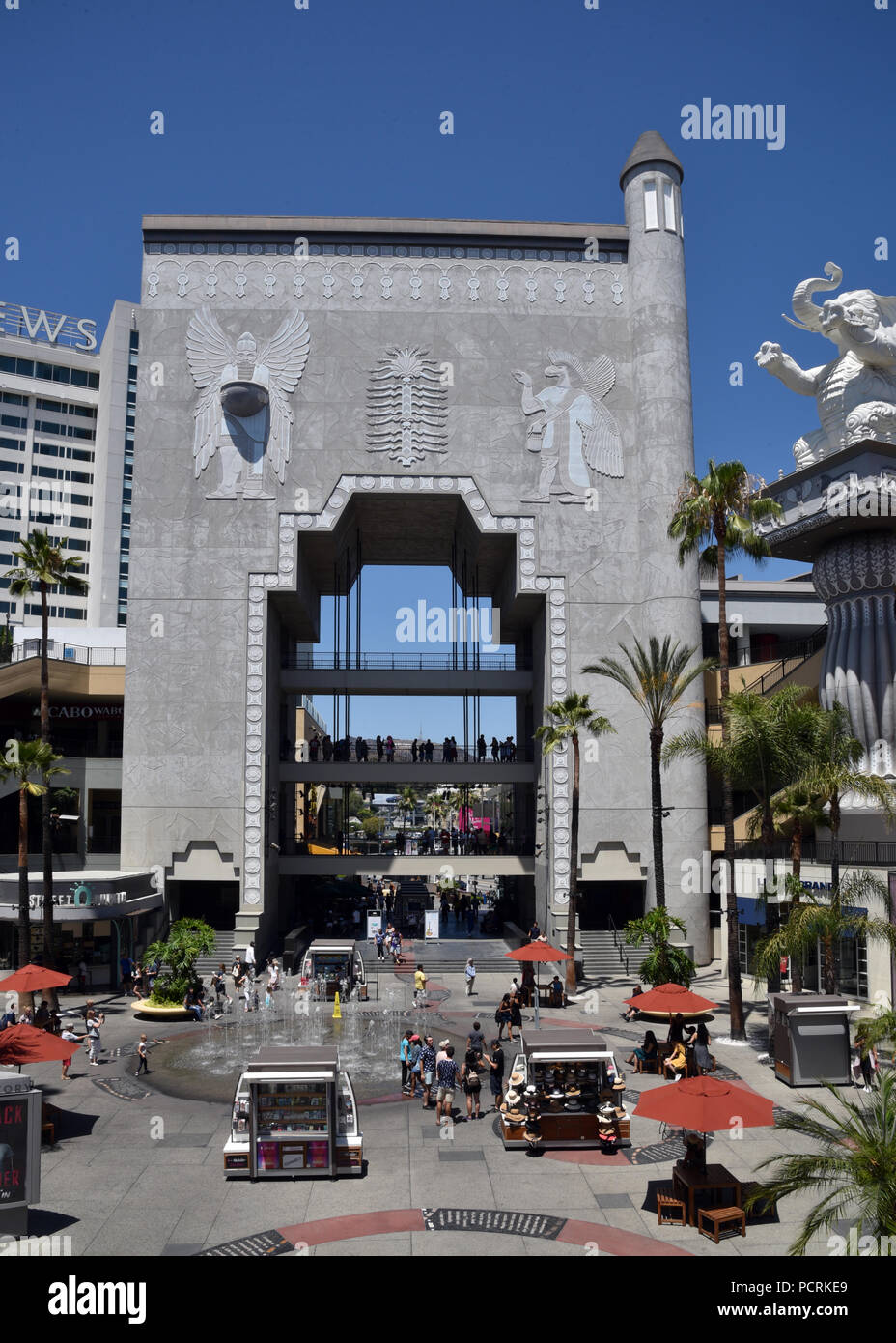 La Babylone de la réplique de film 1916 Film muet, Intolérance de D.W. Griffith au Hollywood Highland Center. Banque D'Images