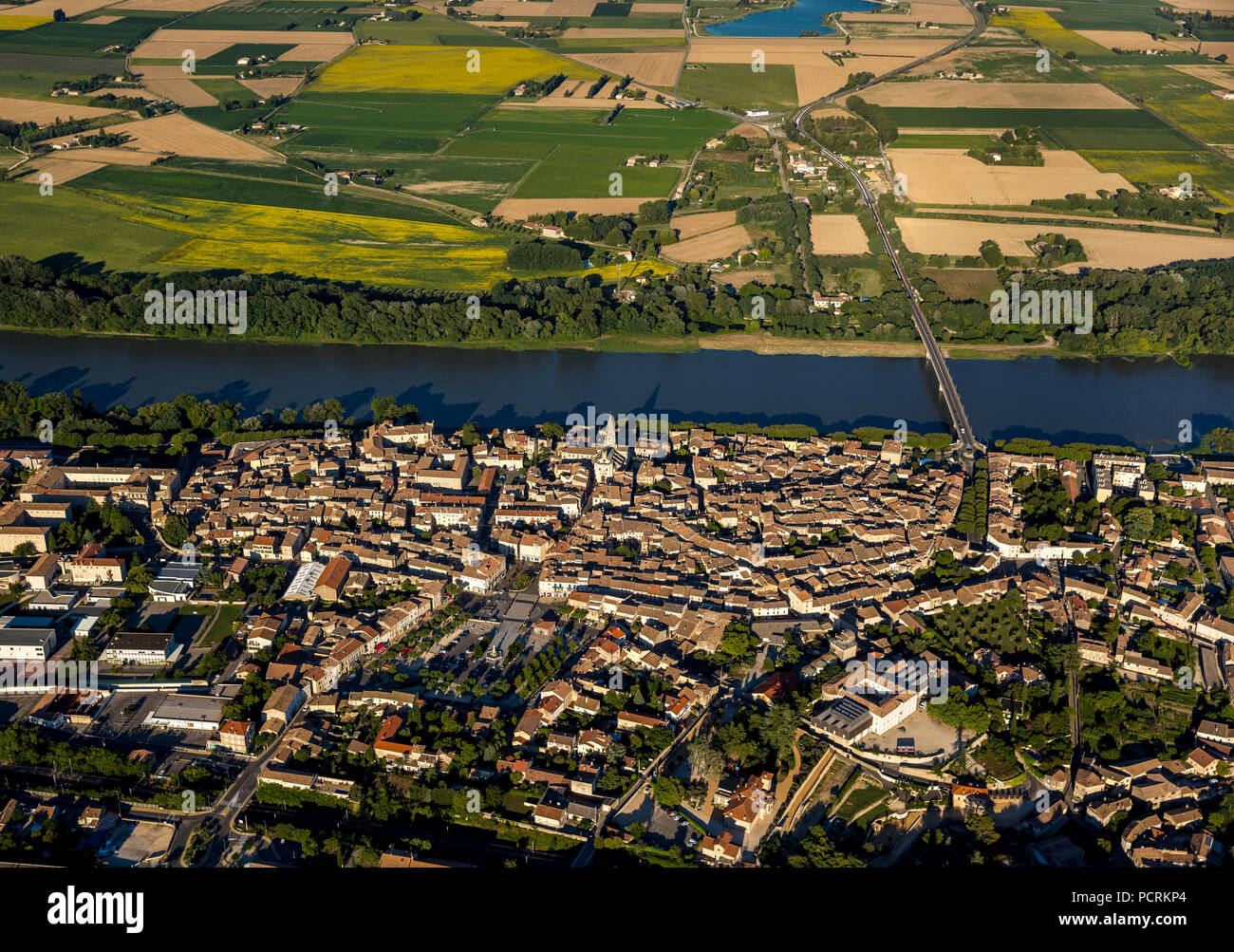 Rhône, vieille ville historique et de l'église romane Saint-Andéol, Bourg-Saint-Andéol, Ardèche, Auvergne-Rhône-Alpes, France Banque D'Images