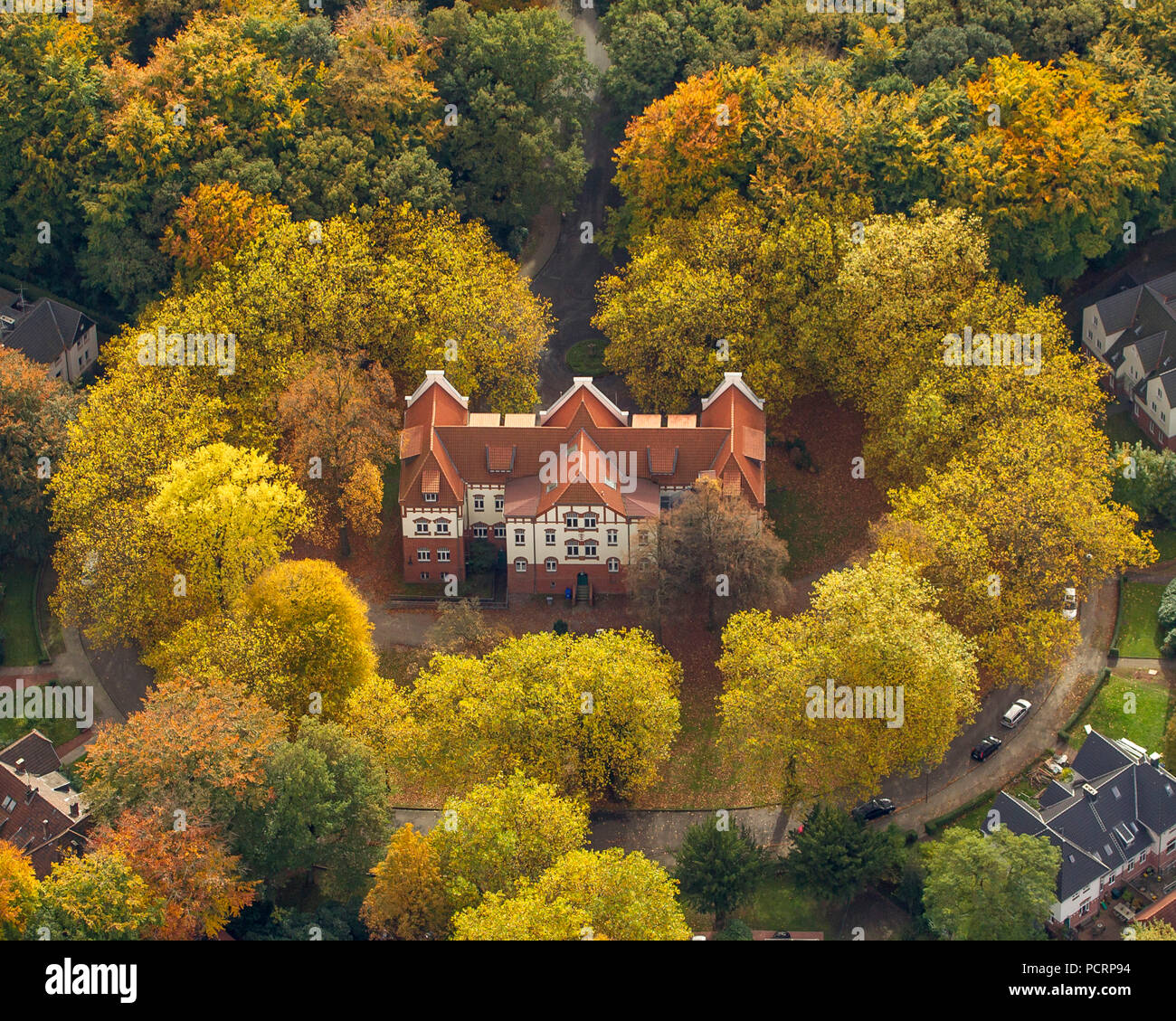 Vue aérienne d'automne, l'ossature du cœur l'école de musique Gladbeck, automne, feuillage de l'automne, Golden Octobre, l'été indien, Gladbeck, Ruhr, Nordrhein-Westfalen, Germany, Europe Banque D'Images