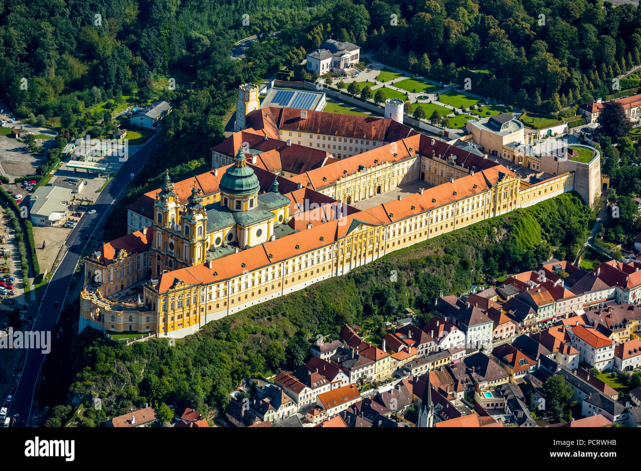 Vue aérienne, monastère bénédictin, UNESCO World Heritage Site, baroque autrichien, abbaye, Abbaye de Melk Wachau, Großpriel, Basse Autriche, Autriche Banque D'Images