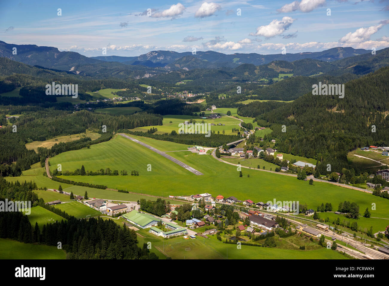 Vue aérienne de l'aérodrome, Mariazell, Mariazell, Alpenflug (aviation company), Styrie, Autriche Banque D'Images