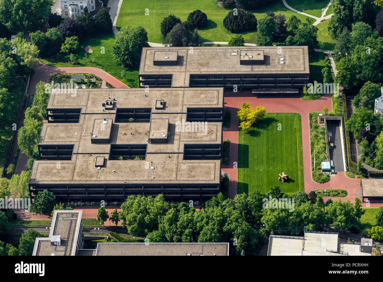 L'ancienne chancellerie fédérale avec Moore-Plastik, l'ancien quartier du gouvernement, Bonn, Rhénanie du Nord-Westphalie, Allemagne, Banque D'Images