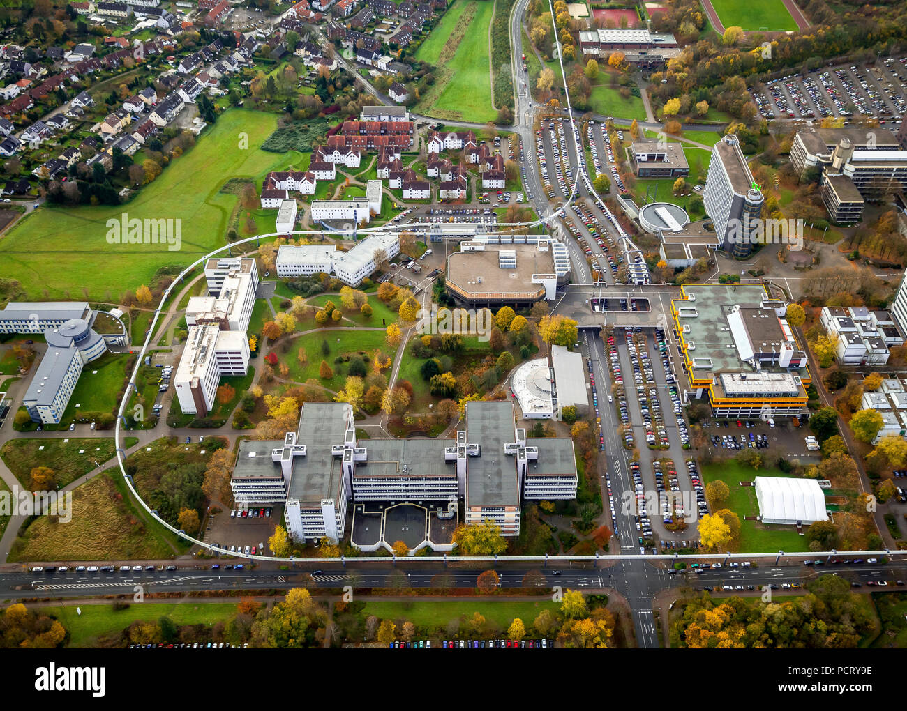 TU Dortmund University Campus avec passagers et fer Hochbahn suspension les dortoirs des étudiants, TU Dortmund, Dortmund, Université de la Ruhr, en Rhénanie du Nord-Westphalie, Allemagne Banque D'Images