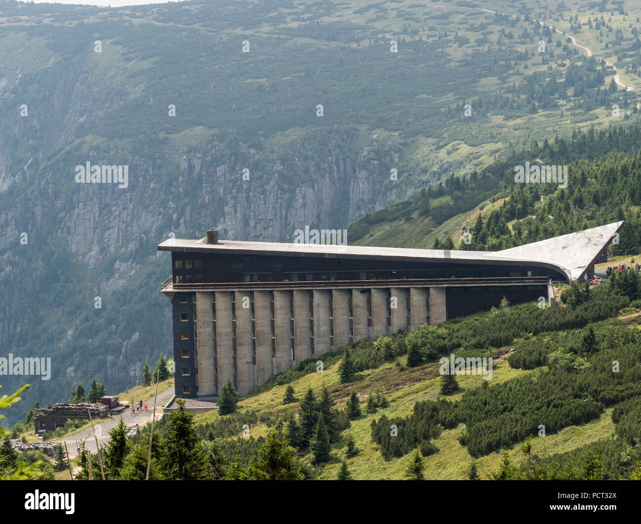 Vue aérienne de Labska bouda dans les montagnes Krkonose en République tchèque. Labska bouda refuge de montagne sur le haut de Krkonose, monts des Géants. Czech Repub Banque D'Images