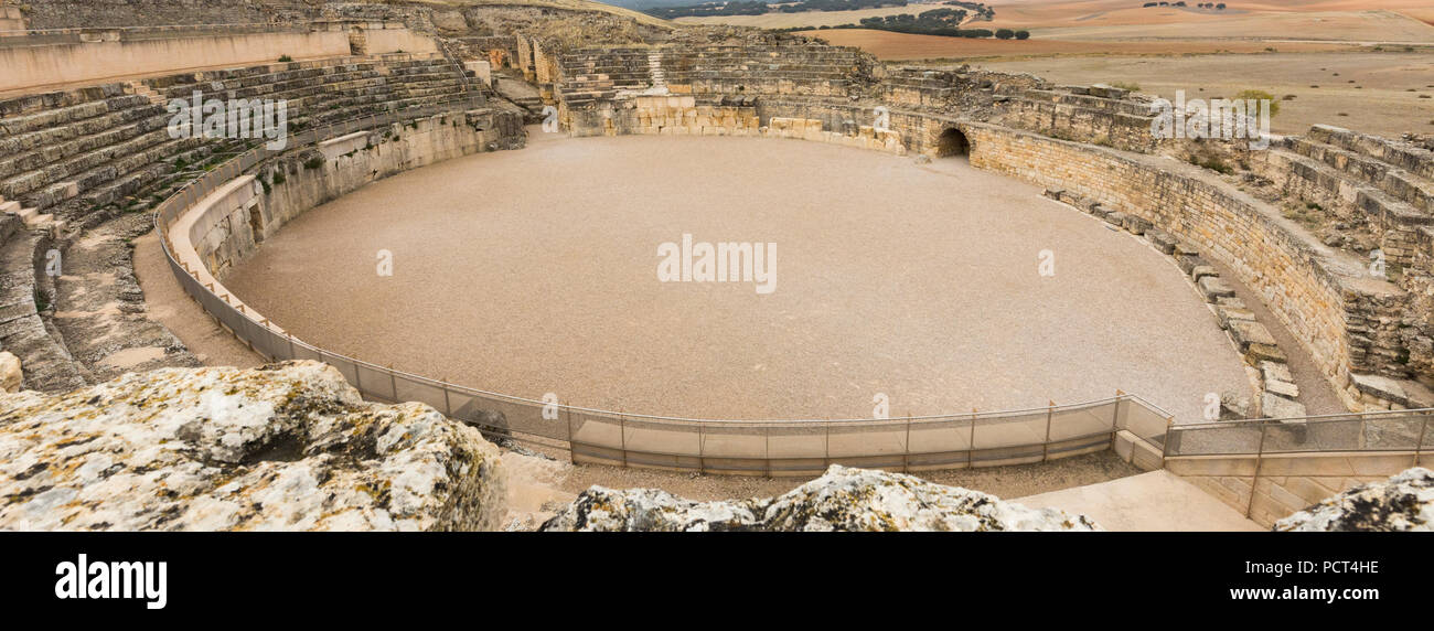 Ruines de la ville d'Celtic-Roman Segobriga, près de Saelices, province de Cuenca, communauté autonome de Castille-La Manche, en Espagne. Parque Arqueológico de Segóbriga. L'amphithe Banque D'Images