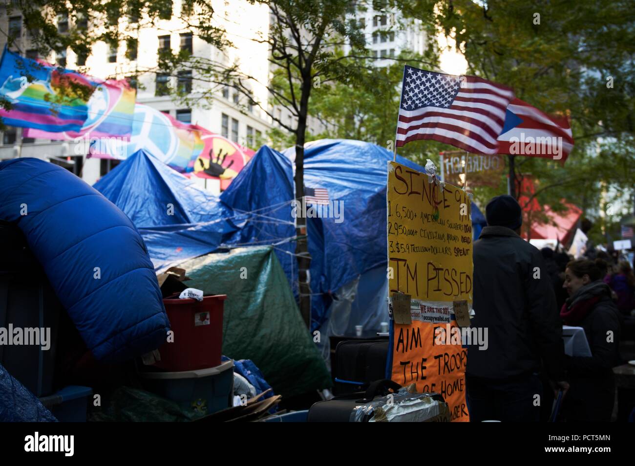 Tent City. Occupy Wall Street et le mouvement de protestation, à Zuccotti  Park, Wall Street à New York Photo Stock - Alamy