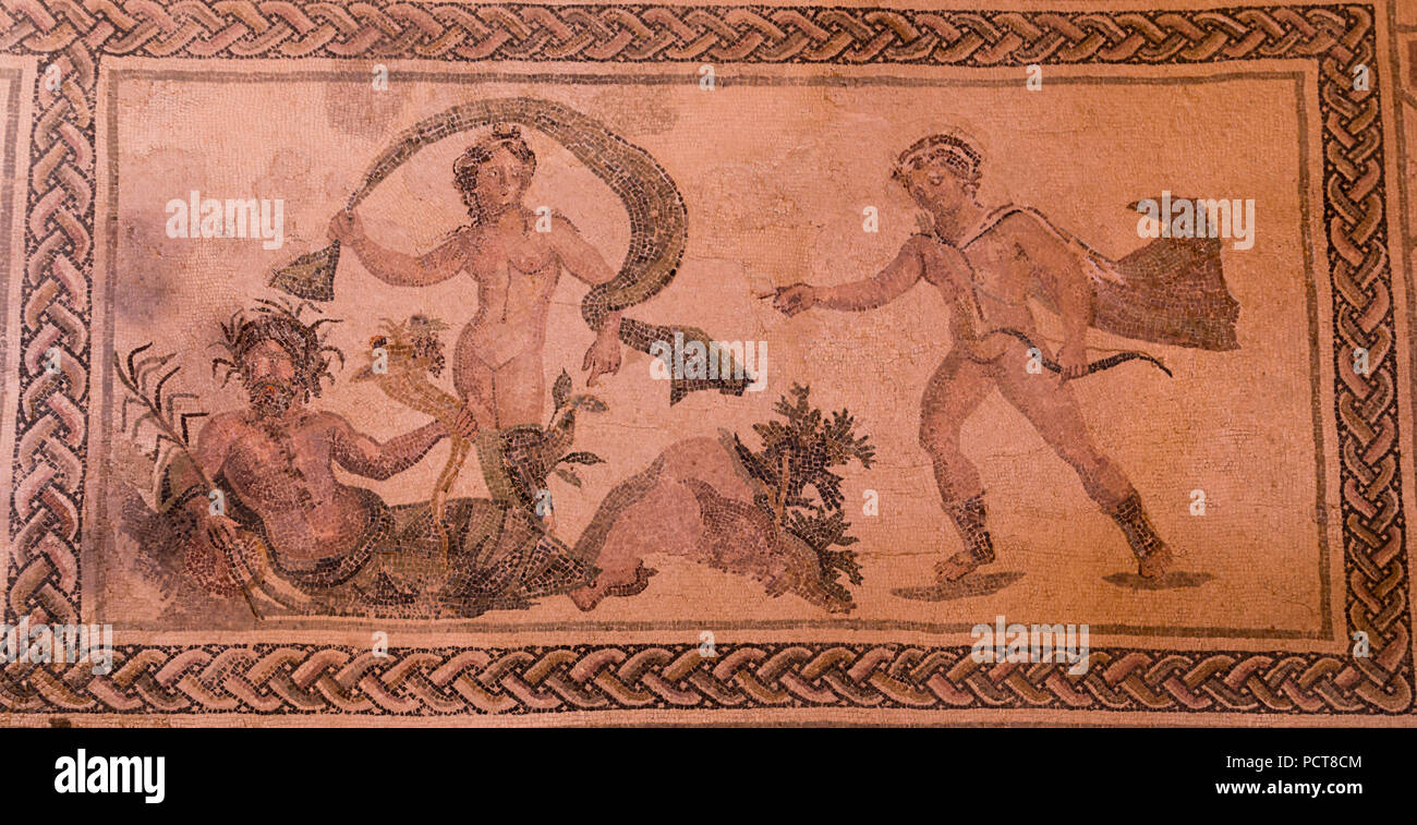 Mosaïque d'Apollon et Daphne avec son père Peneus transformer son arbre généalogique en laurier, Maison de Dionysos, Paphos, Chypre Banque D'Images