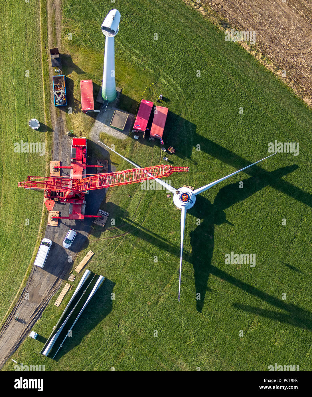 La construction et l'installation d'une éolienne, éoliennes sur la montagne Bremberg, Langenberg, Velbert, Ruhr Banque D'Images