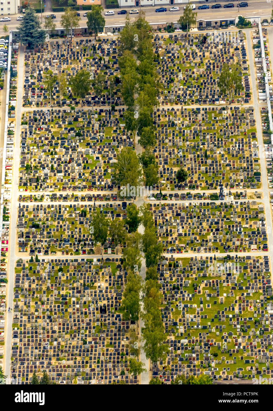 Photo aérienne, Regensburg, Regensburg cimetière cimetière catholique supérieure, rangée de tombes, tombes militaires, Ratisbonne, ville indépendante dans l'Est de la Bavière, Bavière, Allemagne Banque D'Images