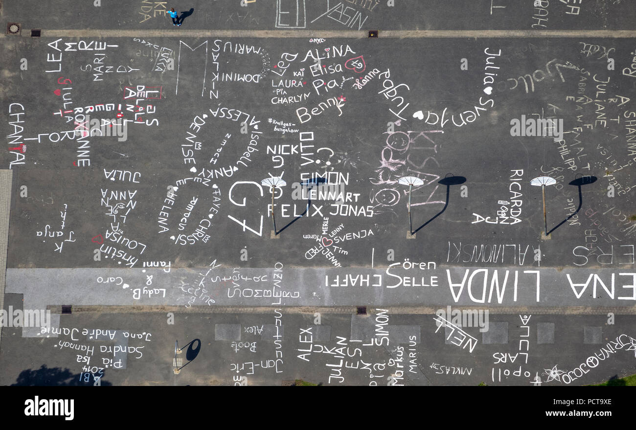 Photo aérienne, Abi 2014, noms des élèves dans la cour de l'école, G7 High School, Amplonius-Gymnasium Rheinberg, Rheinberg, Bas-rhin, Rhénanie du Nord-Westphalie, Allemagne Banque D'Images