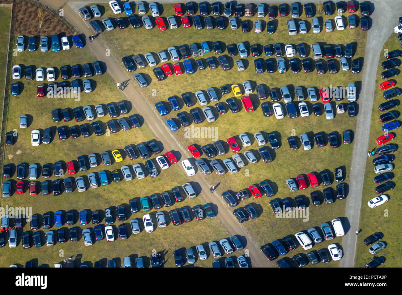 Photo aérienne, parking sur un pré, exer (masse) forage derrière, parade ground, Hamm, Ruhr, Rhénanie du Nord-Westphalie, Allemagne Banque D'Images