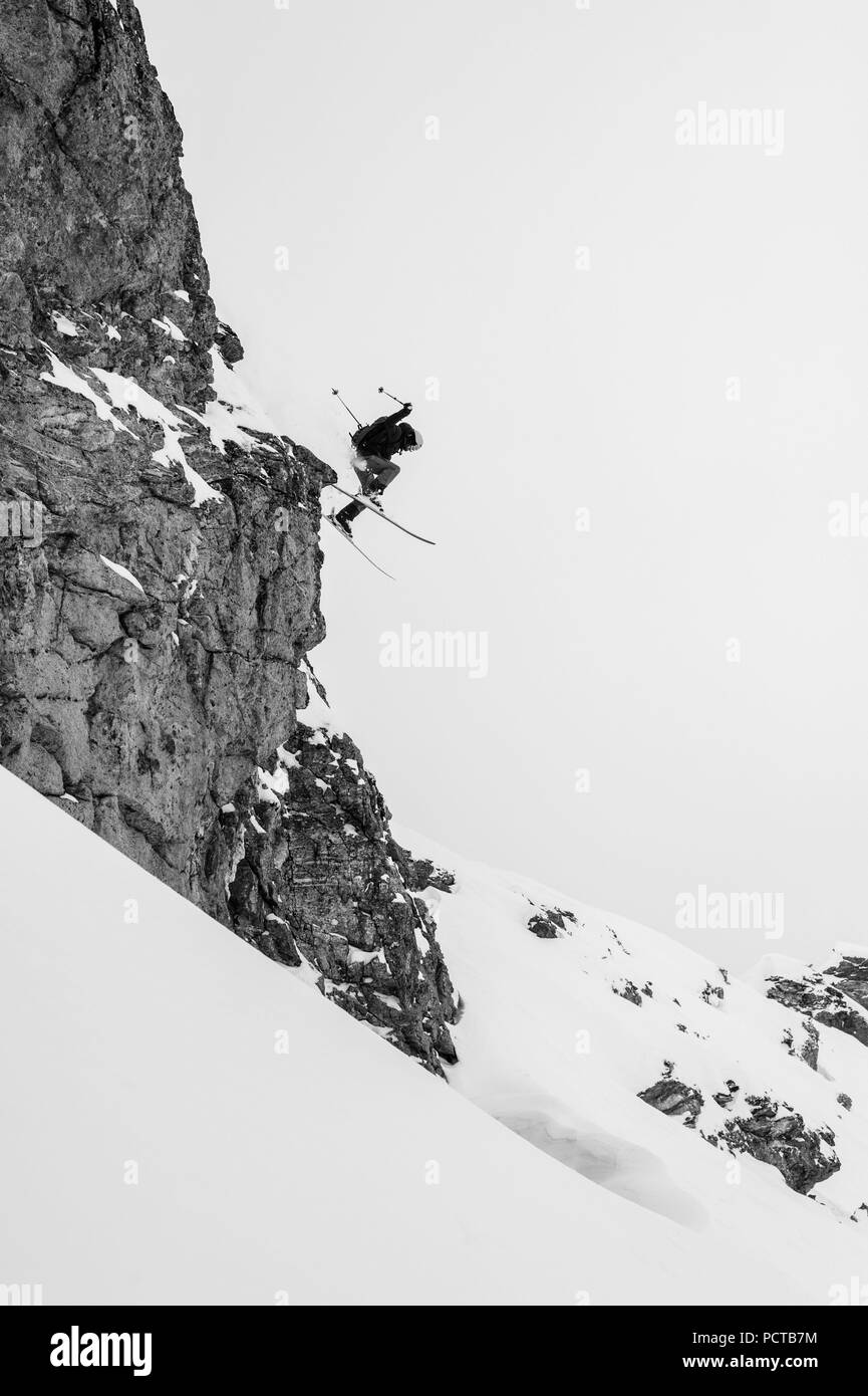 Skieur libre dans les Alpes autrichiennes Banque D'Images