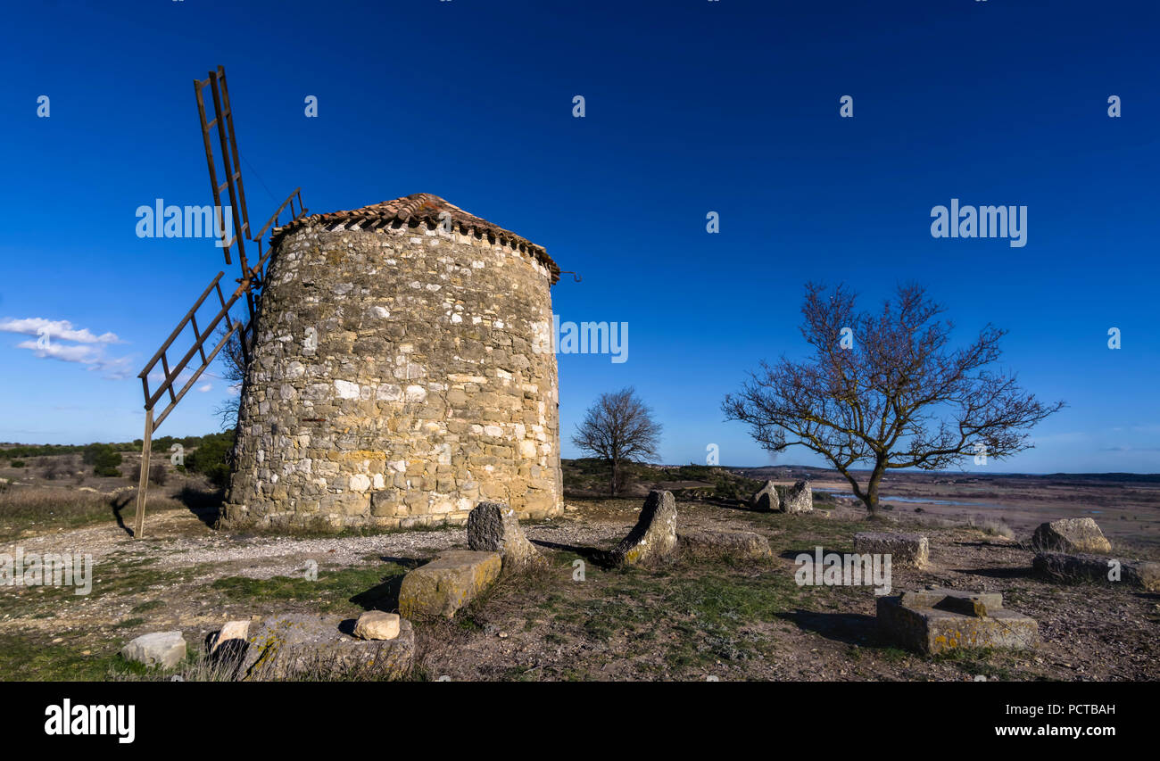Ancien moulin à blé en pierre, construit au XVII siècle et abandonné au XIX siècle Banque D'Images