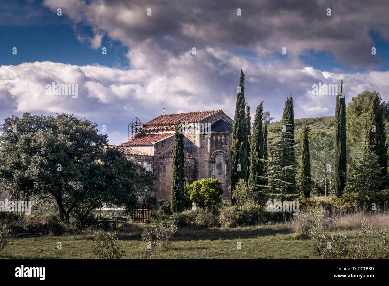 Abbaye de l'ordre des prémontrés Fontcaude, c'est une étape sur la route de pèlerinage de Saint-Jacques et le dernier exemple de l'architecture romane dans la région Banque D'Images