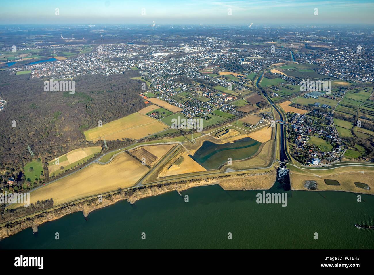 Estuaire Emscher après la première phase de conversion, de la bouche de l'Emscher en Rhin de Dinslaken, Ruhr, Rhénanie du Nord-Westphalie, Allemagne Banque D'Images