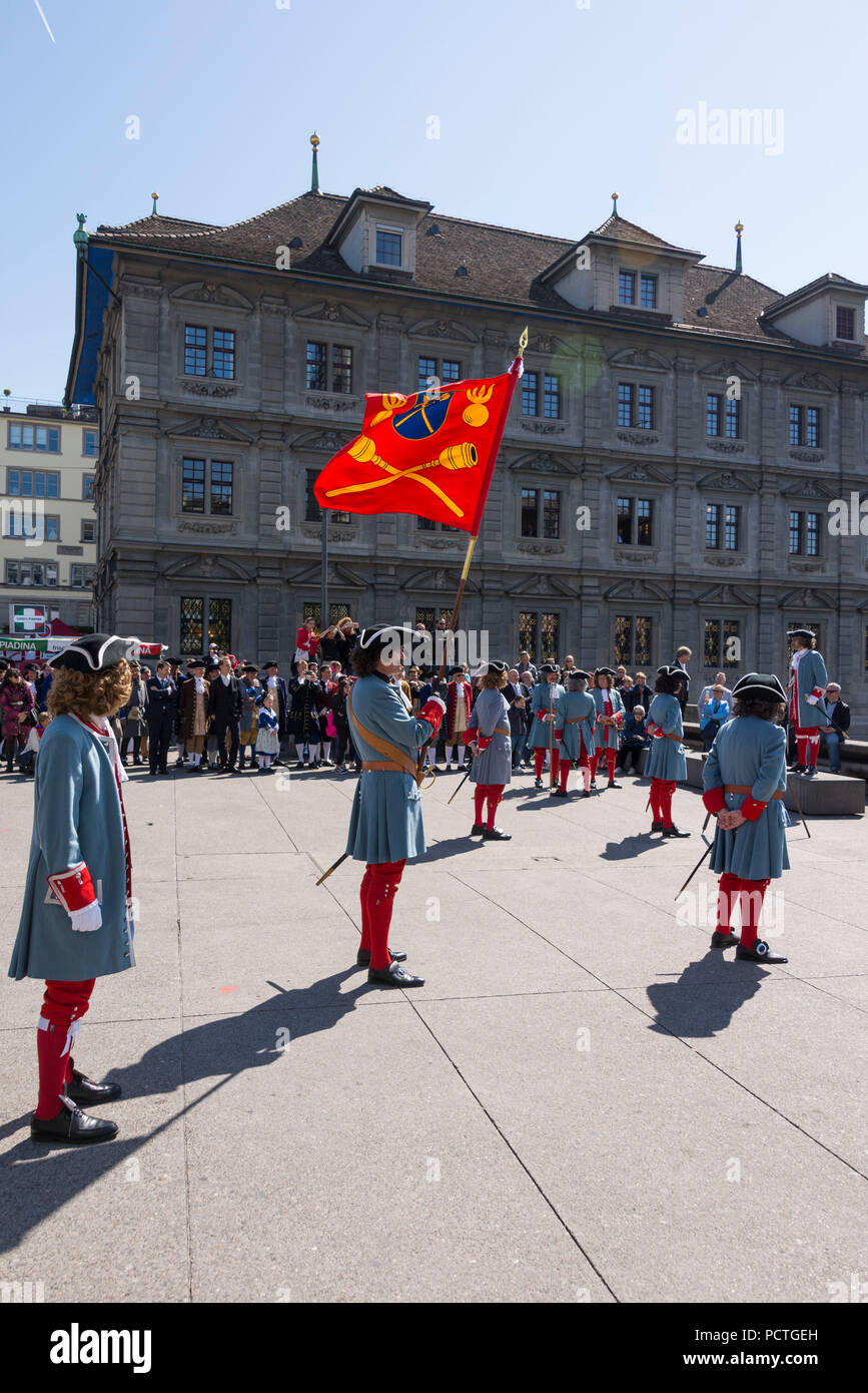 Pour la gamme 'Tir Tir au pilori des membres de la guilde, Spring Festival 'Sechseläuten', vieille ville, Zurich, Canton de Zurich, Suisse Banque D'Images