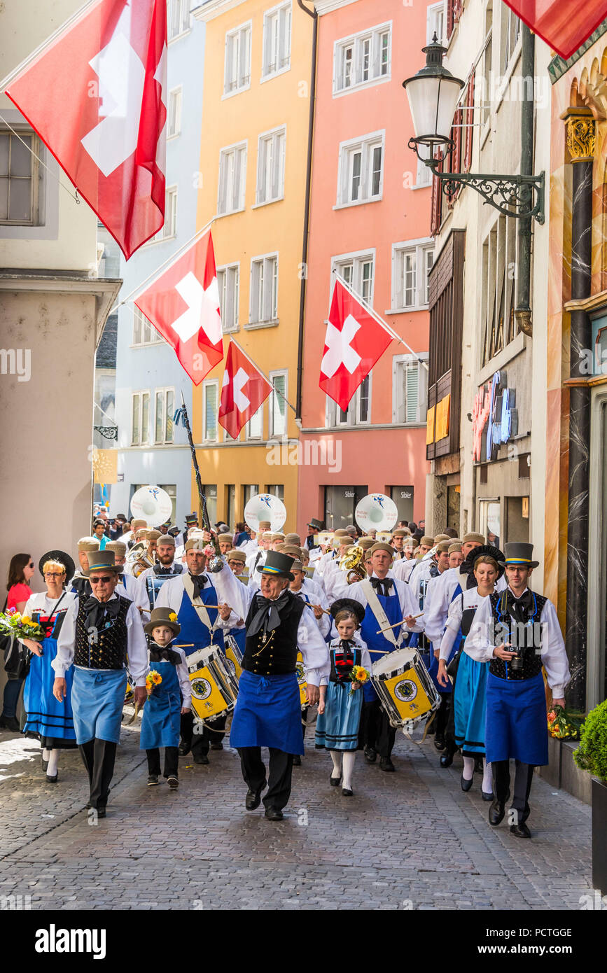 Le brass band de membres de guilde sur le défilé des guildes, Spring Festival 'Sechseläuten', vieille ville, Zurich, Canton de Zurich, Suisse Banque D'Images