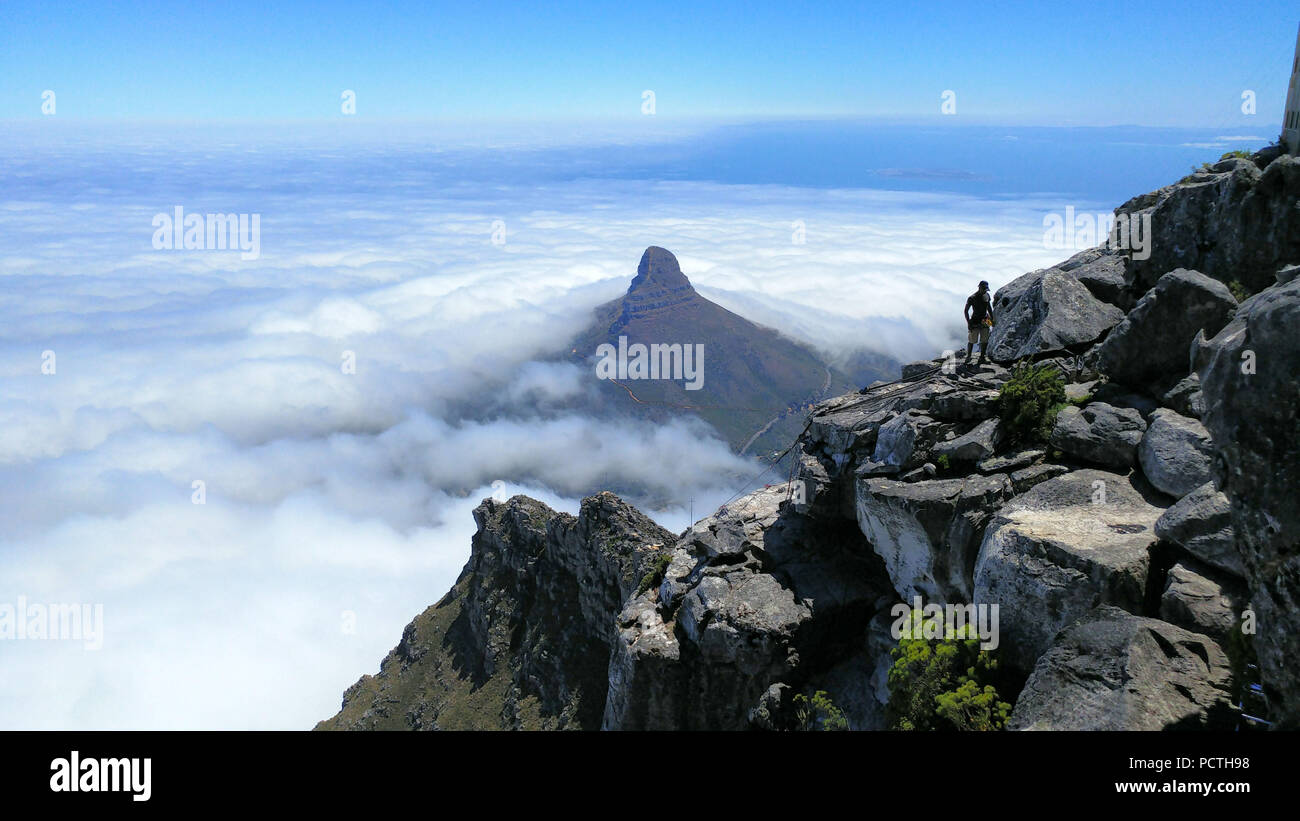 Afrique du Sud Cape Town, Table Mountain surplombant Lions Head Banque D'Images
