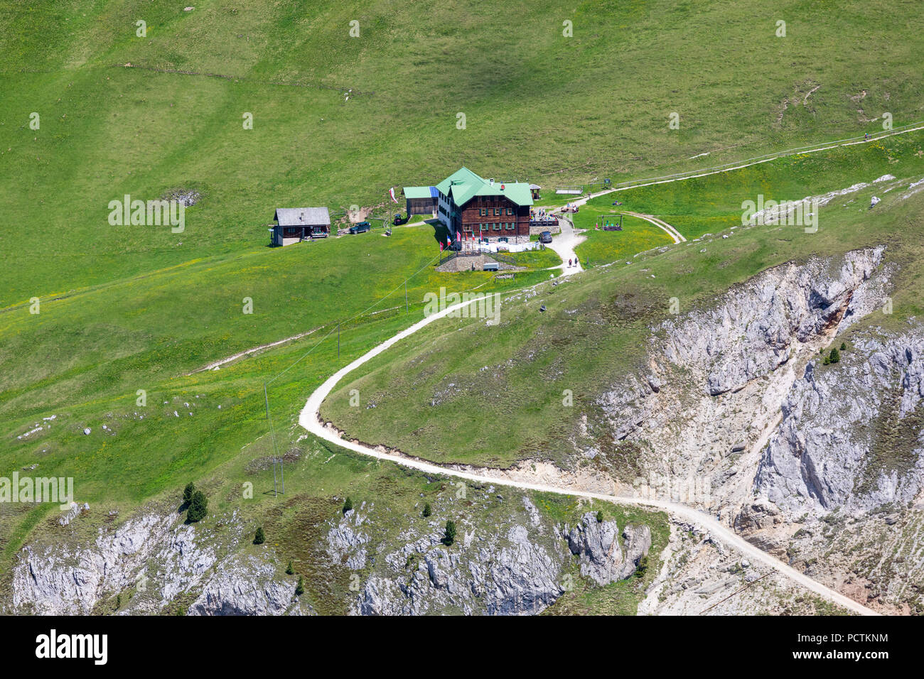Refuge de montagne de Gênes, Schlüterhütte Funes valley, parc naturel de Puez-Geisler, Dolomites, Bolzano, le Tyrol du Sud, Italie Banque D'Images
