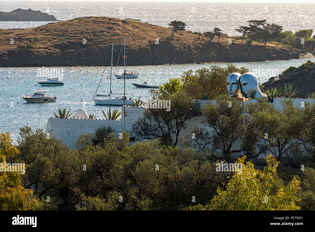 Vue extérieure de la maison musée de la peintre surréaliste Salvador Dalí à Portlligat dans la réserve naturelle du Cap de Creus au nord de la Costa Brava, dans la province de Gérone en Catalogne Espagne Banque D'Images