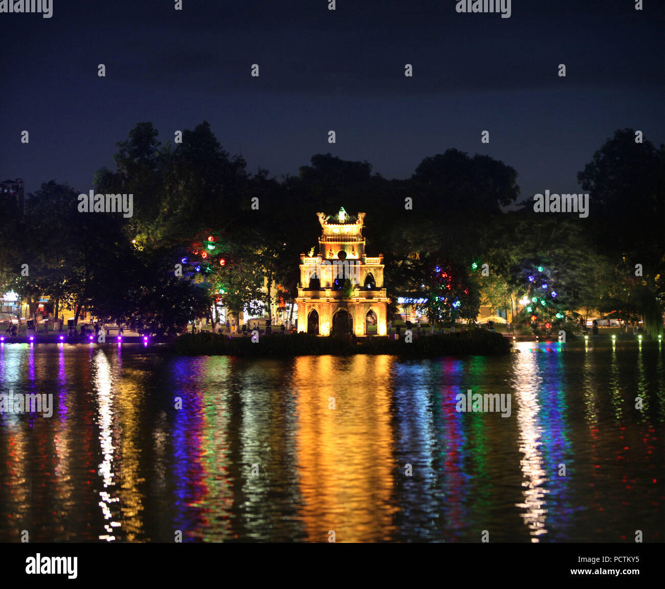 Lac Hoan Kiem avec Thap Rua temple, Hanoi, Vietnam, Asie Banque D'Images