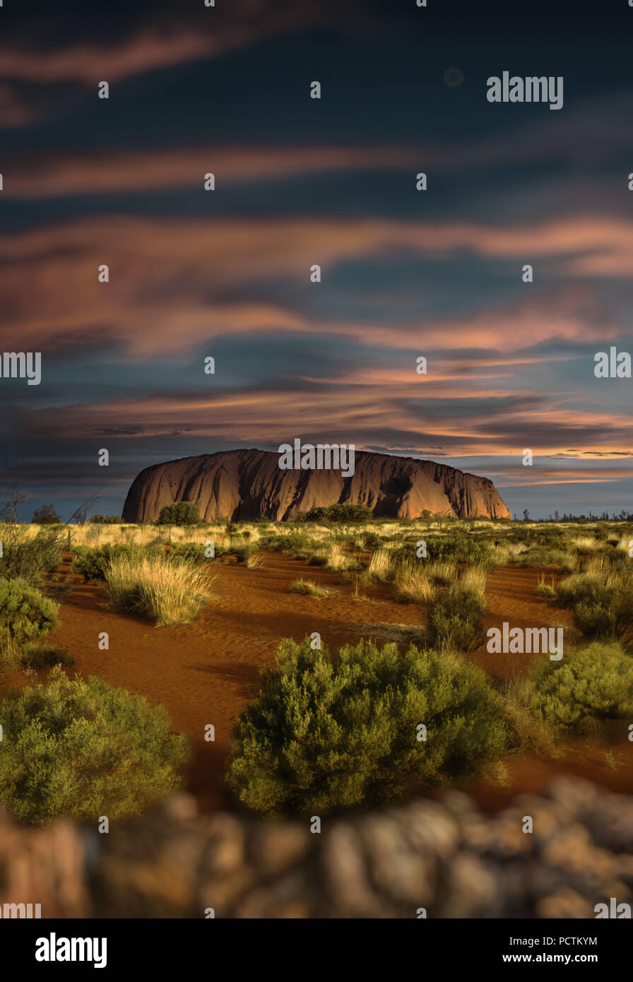Uluru (Ayers Rock) au coucher du soleil, Territoire du Nord, Australie, Banque D'Images