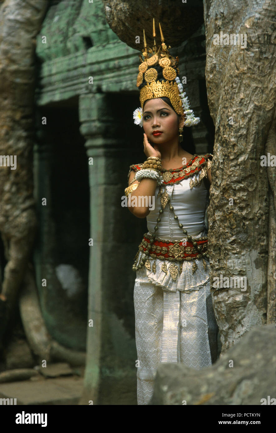 Temple féminin danseur, Ta Prom temple, Angkor, Siem Raep Cambodge, Asie Banque D'Images