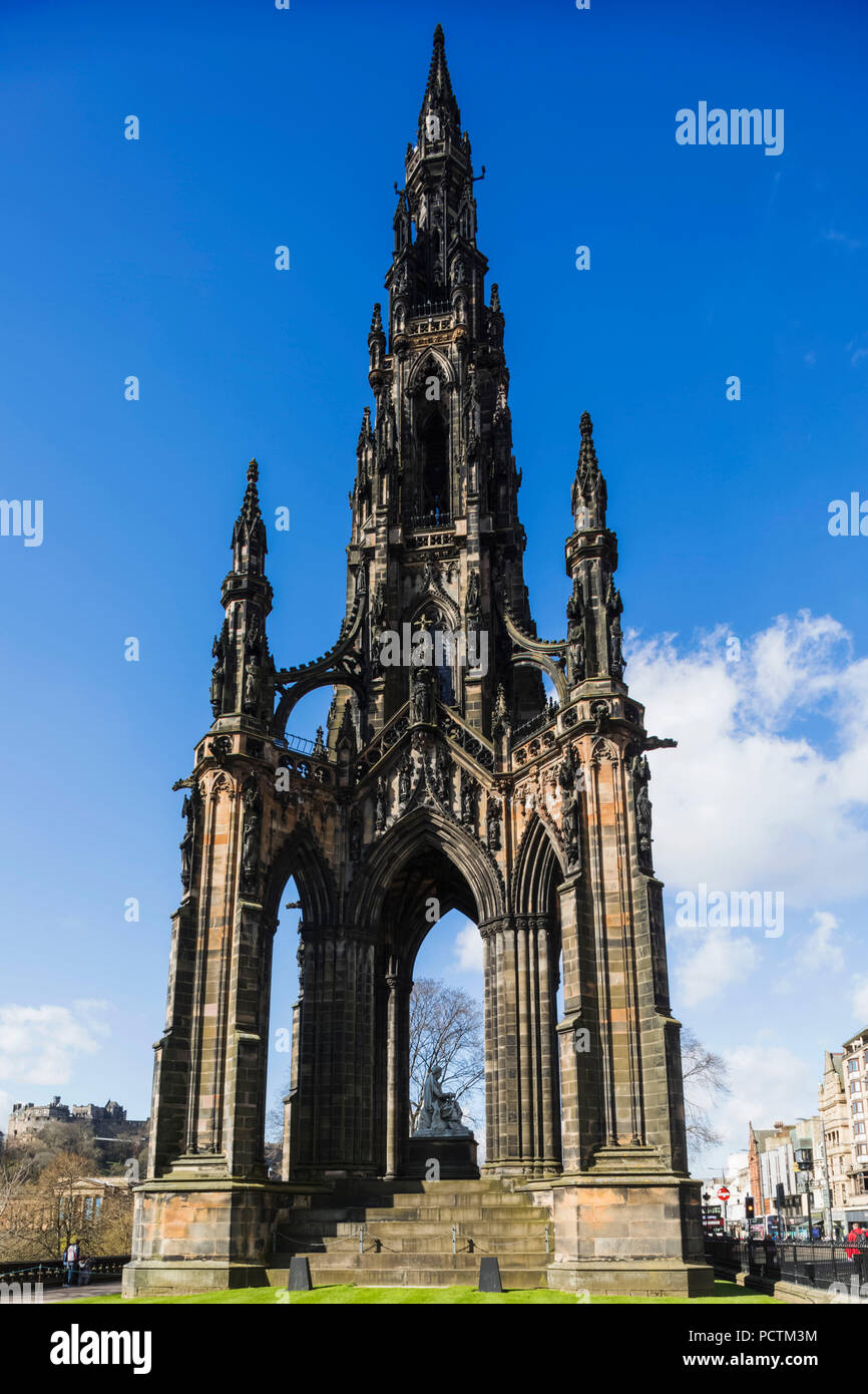 La Grande-Bretagne, l'Écosse, Édimbourg, Princes Street, le Scott Monument à East Princes Street Gardens Banque D'Images