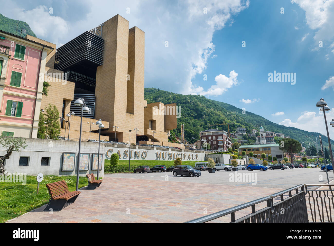 Campione d'Italia, Italie - 18 mai 2018 : Campione d'Italia sur le lac de Lugano, célèbre pour son casino, ville italienne entièrement entourée par la Suisse Banque D'Images