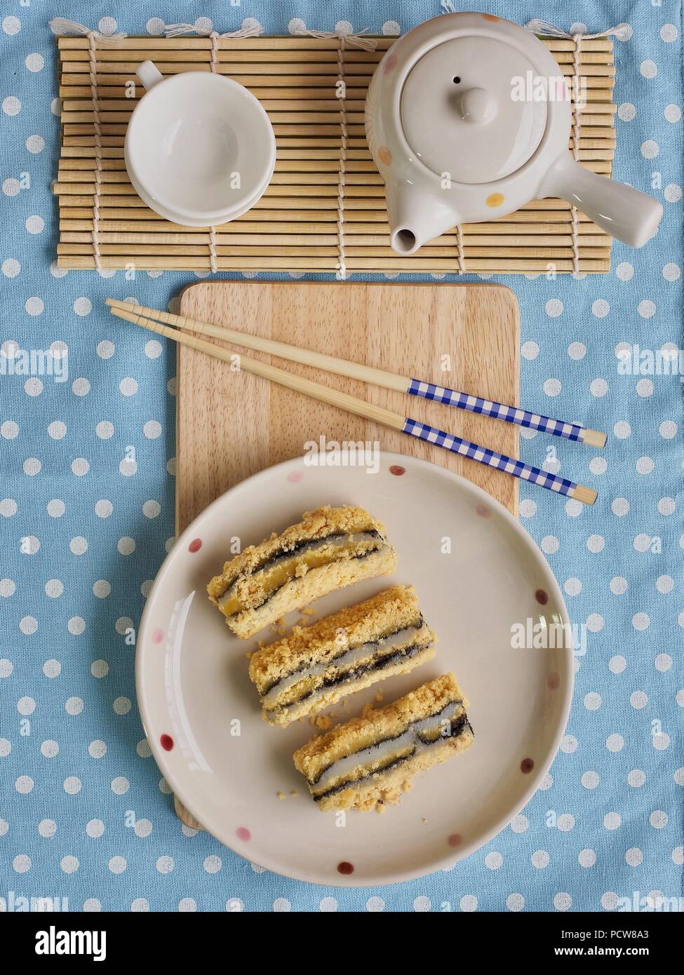 La Nourriture Coreenne De Soja En Poudre De Sesame Noir Gateau De Riz Gluant Photo Stock Alamy La Nourriture Coreenne De Soja En Poudre De Sesame Noir Gateau De Riz Gluant Photo Stock Alamy