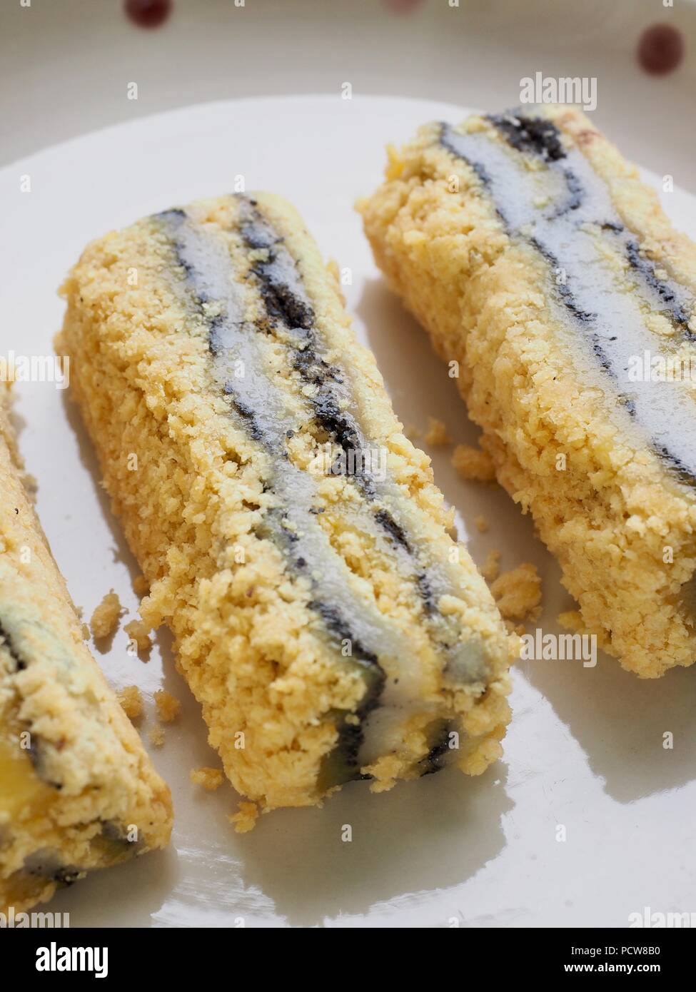 La Nourriture Coreenne De Soja En Poudre De Sesame Noir Gateau De Riz Gluant Photo Stock Alamy La Nourriture Coreenne De Soja En Poudre De Sesame Noir Gateau De Riz Gluant Photo Stock Alamy
