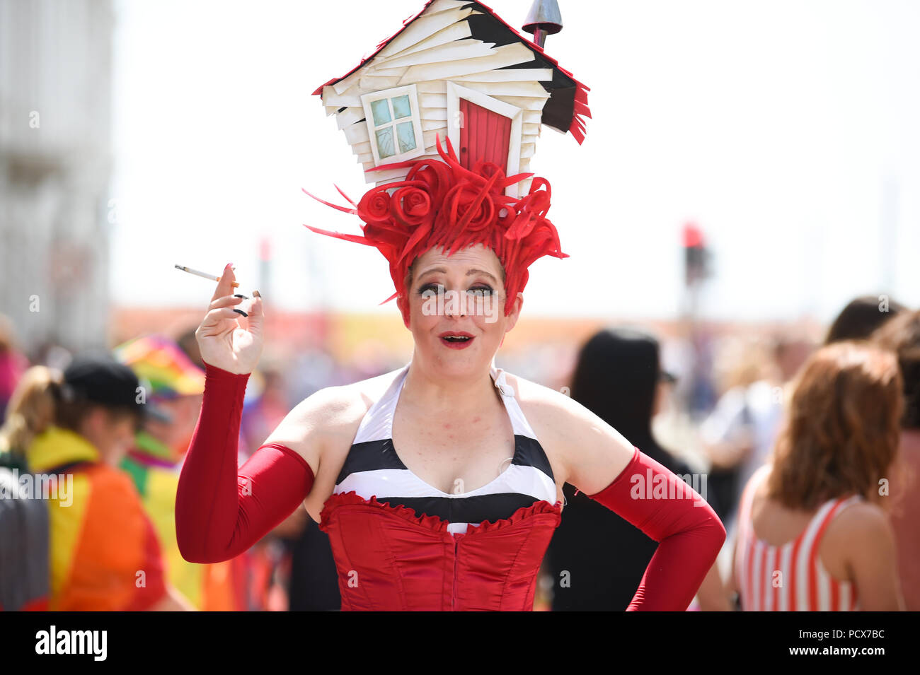Brighton UK 4 août 2018 - Des milliers de prendre part à la Brighton Pride Parade qui a eu lieu au cours de ce week-end de beau temps ensoleillé chaud . L'événement annuel Brighton Pride attire des milliers de visiteurs du monde entier avec Britney Spears défini pour effectuer plus tard ce soir Crédit : Simon Dack/Alamy Live News Banque D'Images