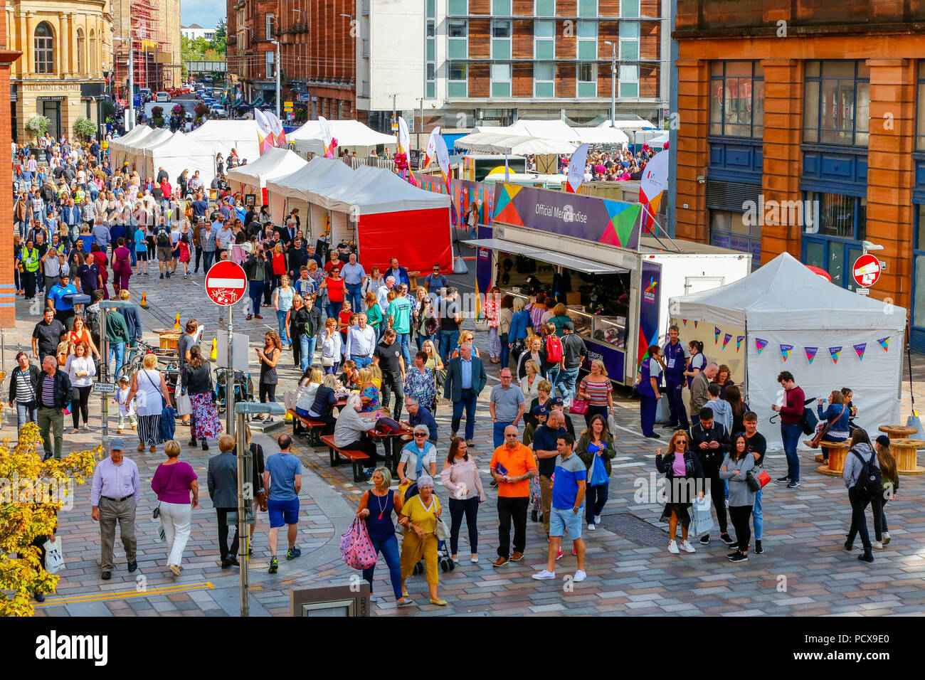 Glasgow, Royaume-Uni, le 4 août 2018. Le premier jour de la Merchant City festival, des milliers ont profité de la chaude soirée d'été pour profiter de la rue des artistes, musiciens, danseurs et stands de nourriture. Le festival, un événement annuel, est exécuté en même temps que les jeux européens et doit s'achever le 12 août Banque D'Images