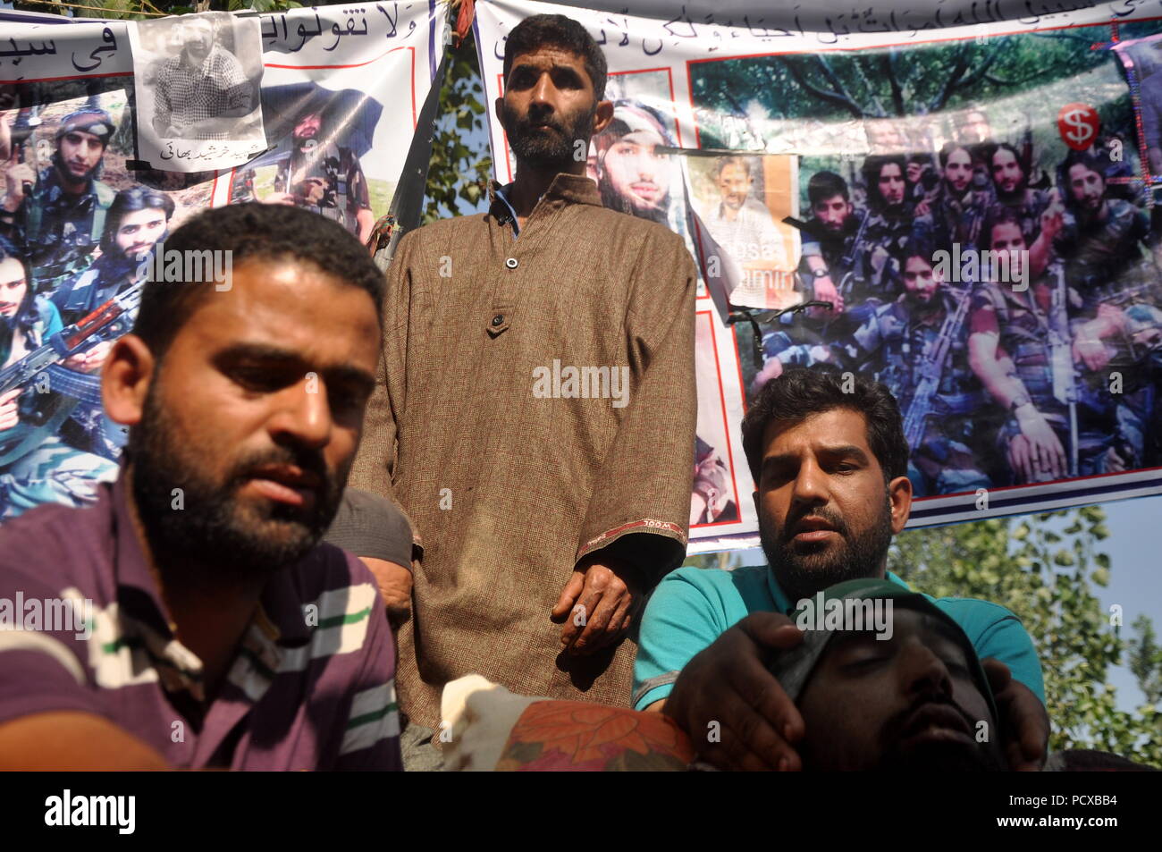 Cachemire, l'Inde, 4 août 2018. Rebelles locaux Khursheed Ahmad Malik qui a été martyrisé par les forces de sécurité indiennes le Aug-4-2018, lors d'une rencontre qui a eu lieu à Kilora village de South District du cachemire Shopian.Pendant ce temps 5 rebelles ont été tués dans la fusillade qui a fait rage la fin de nuit de vendredi. Credit : Arbaz Mughal/Alamy Live News Crédit : Arbaz Mughal/Alamy Live News Banque D'Images