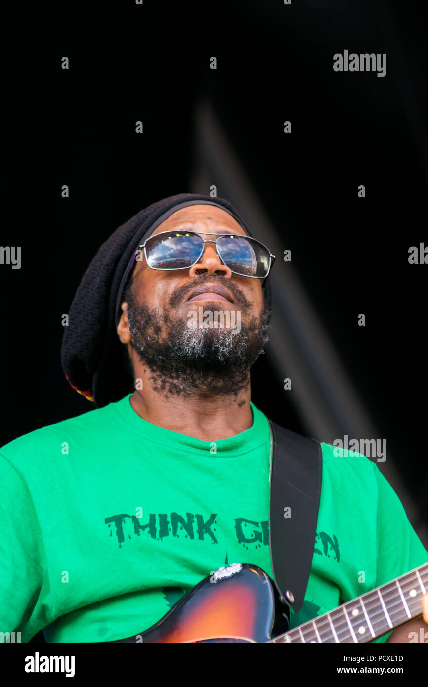 Dun Laoghaire, en Irlande. 3 Août, 2018. Le BeatYard avec Festival The Wailers. Avec : Josh David Barrett et Junior Marvin Crédit : Fabrice Jolivet/Alamy Live News Banque D'Images