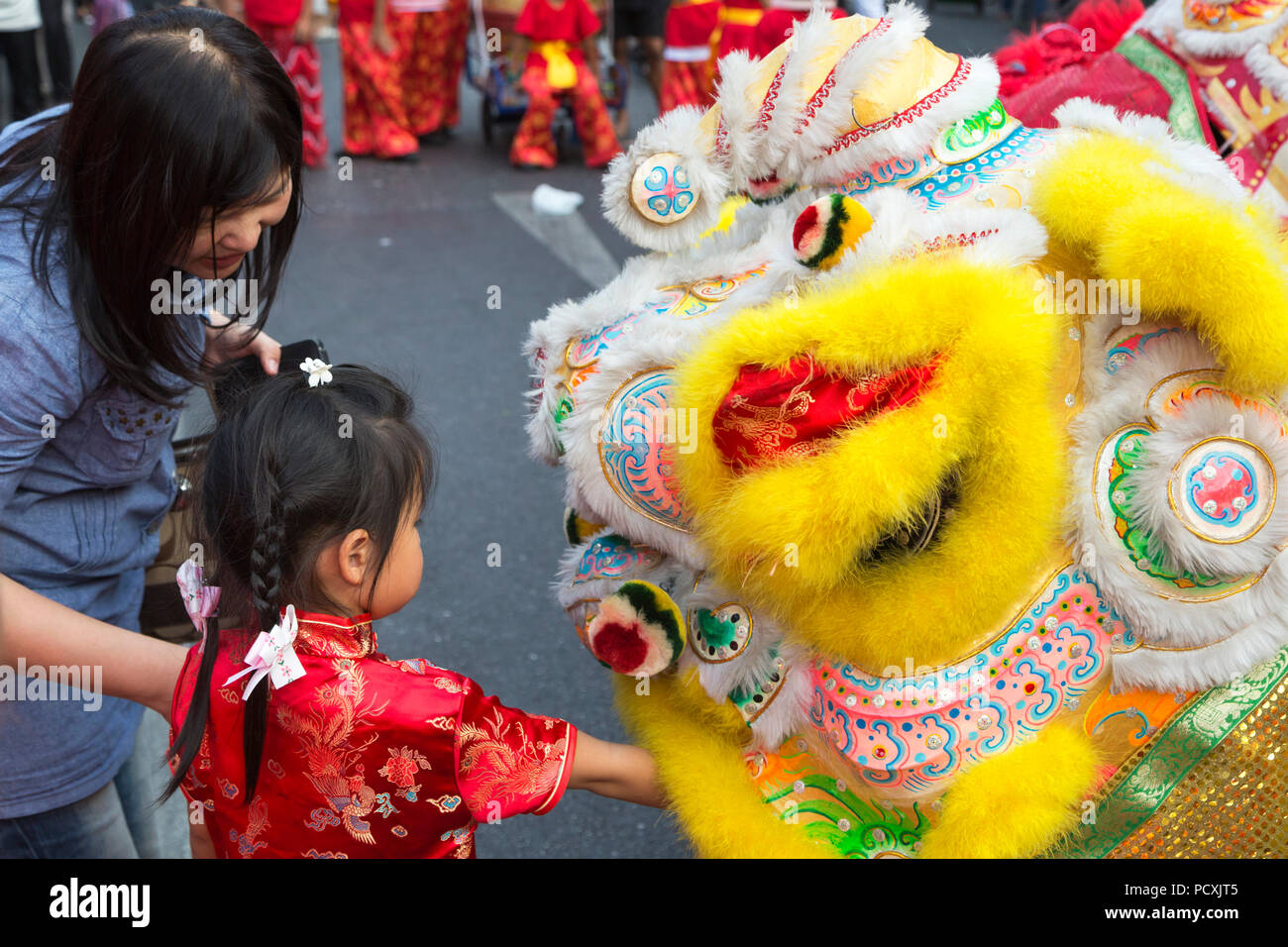 Costume Lion, le Nouvel An Chinois, Chinatown, Yaowarat, Bangkok, Thaïlande Banque D'Images