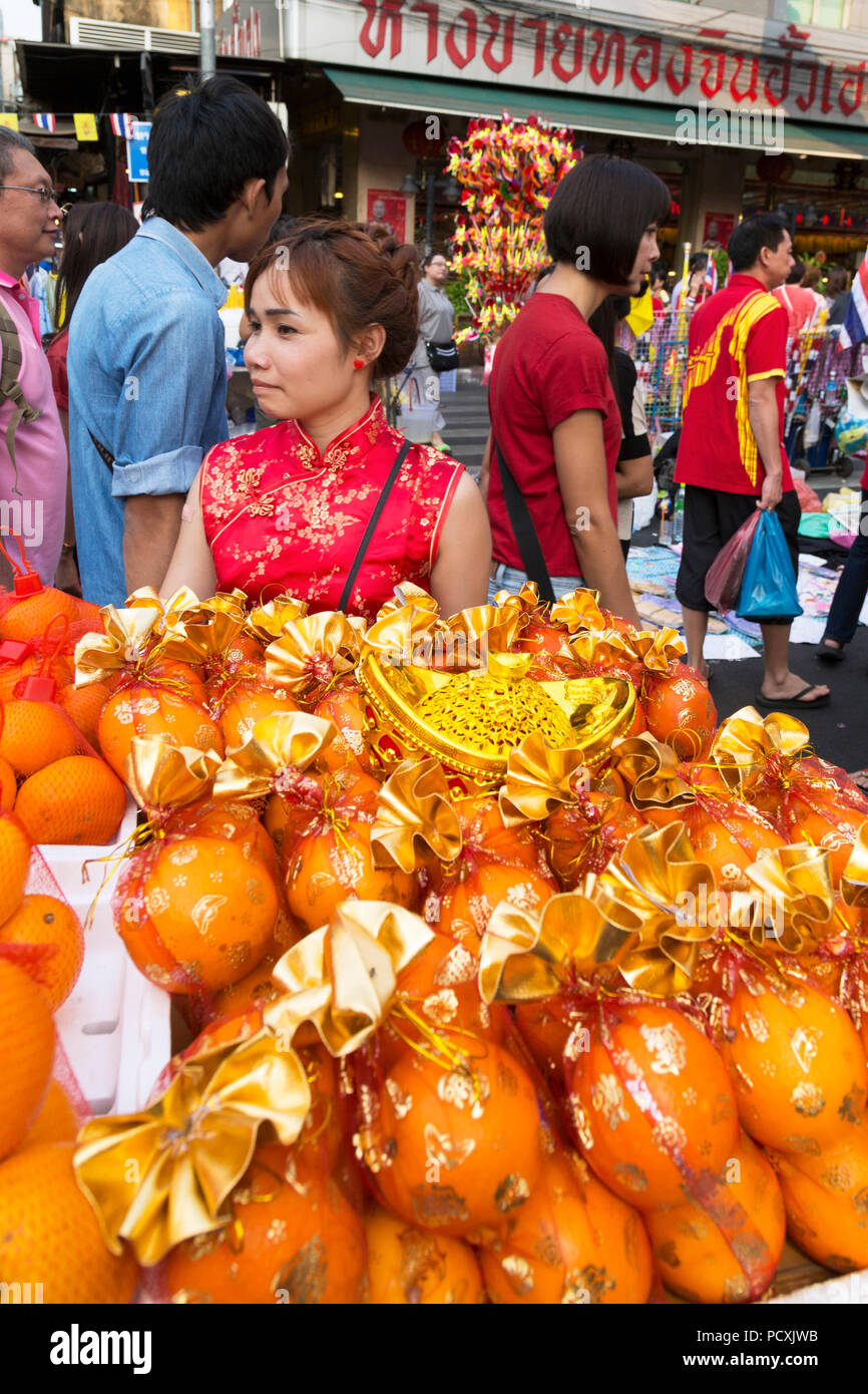 Marché de rue dans le quartier chinois au Nouvel An, Yaowarat, Bangkok, Thaïlande Banque D'Images