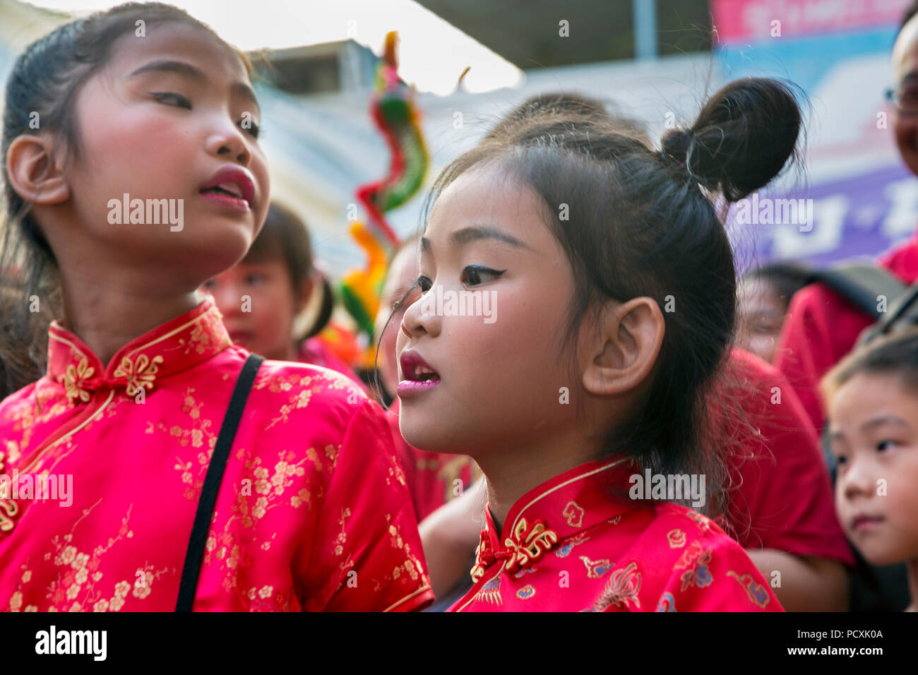 Les enfants thaïlandais en costume traditionnel chinois, Chinatown, nouvelle année, Bangkok, Thaïlande Banque D'Images
