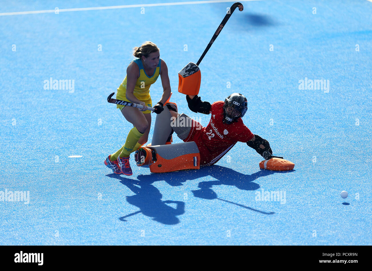 Kaitlin Nobbs en Australie a enregistré son tir par Josine Koning aux pays-Bas pendant la fusillade lors du match de finale de la coupe du monde de hockey des femmes Vitality au Lee Valley Hockey and tennis Center, Londres.ASSOCIATION DE PRESSE photo, photo date: Samedi 4 août 2018.Le crédit photo devrait se lire: Steven Paston/PA Wire Banque D'Images