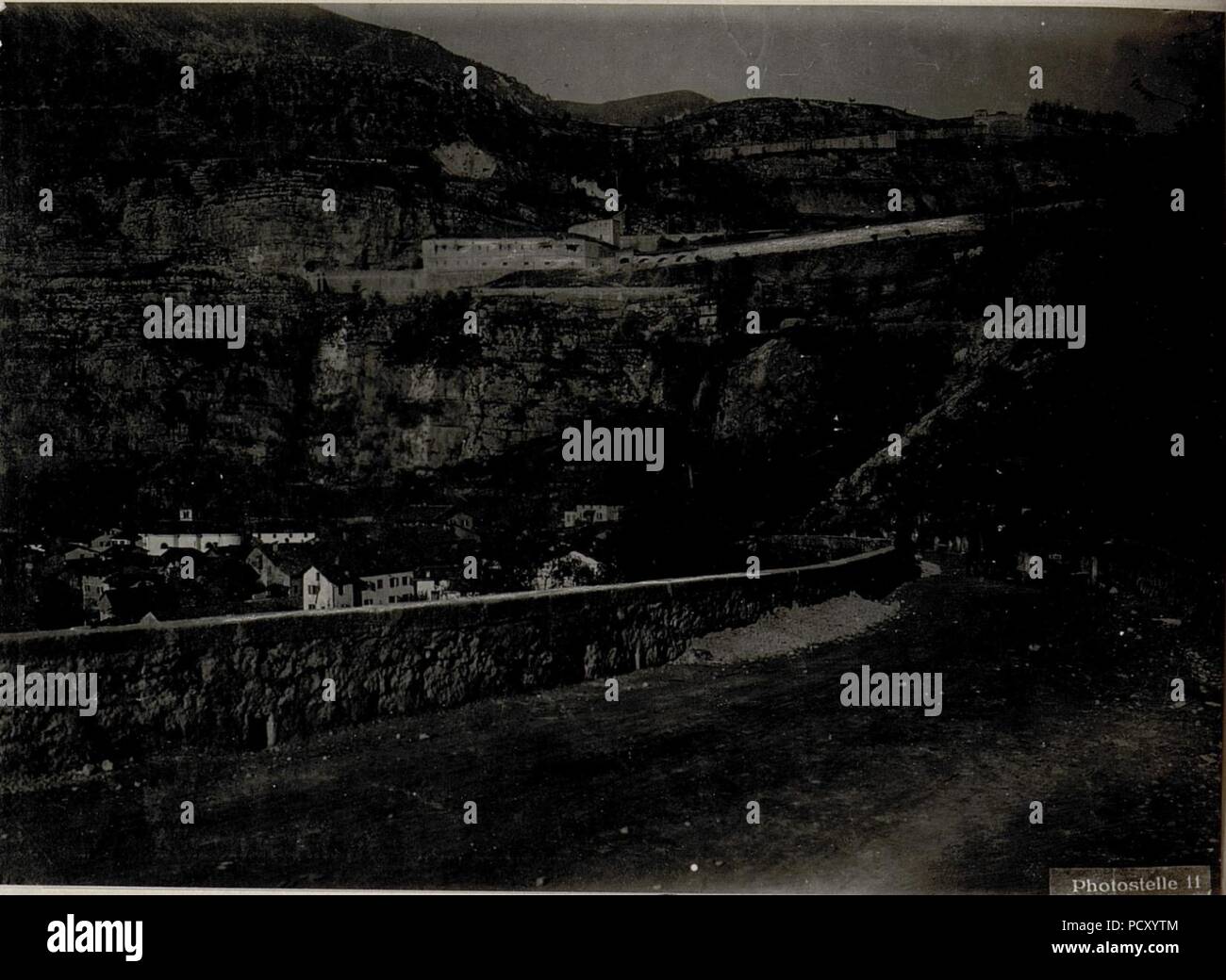 Am Wege zur Talsperre Primolano. 30,5cm Mörser, Batterie suis Vormarsch im Suganatal. Banque D'Images