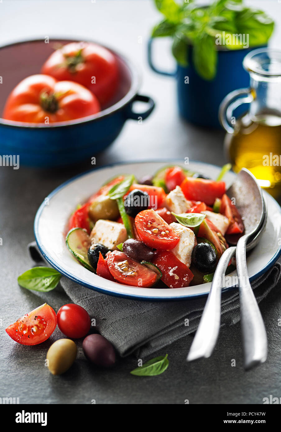 Salade de fromage feta et légumes frais. Salade grecque. Banque D'Images