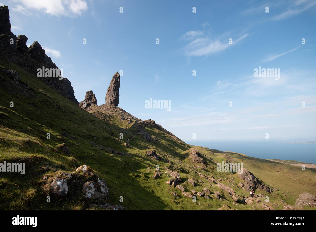 Balade autour du paysage spectaculaire de l'ancien homme de Storr dans Skye sur une chaude journée d'été. Personne autour, et de la paix et de calme. Banque D'Images