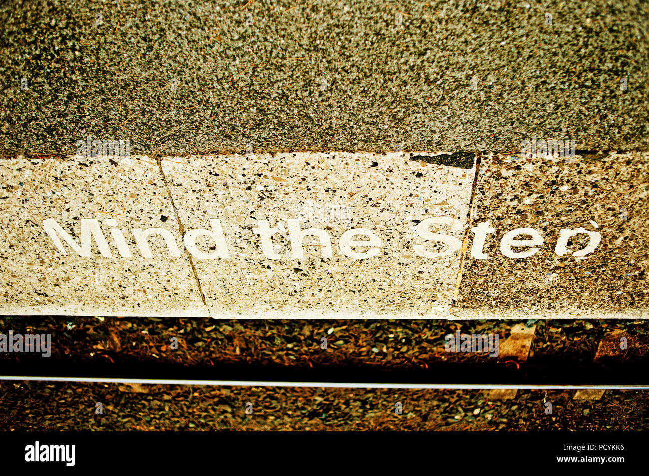 L'esprit l'étape, le bord de la plate-forme signe, Battersby, North Yorkshire, Angleterre Banque D'Images