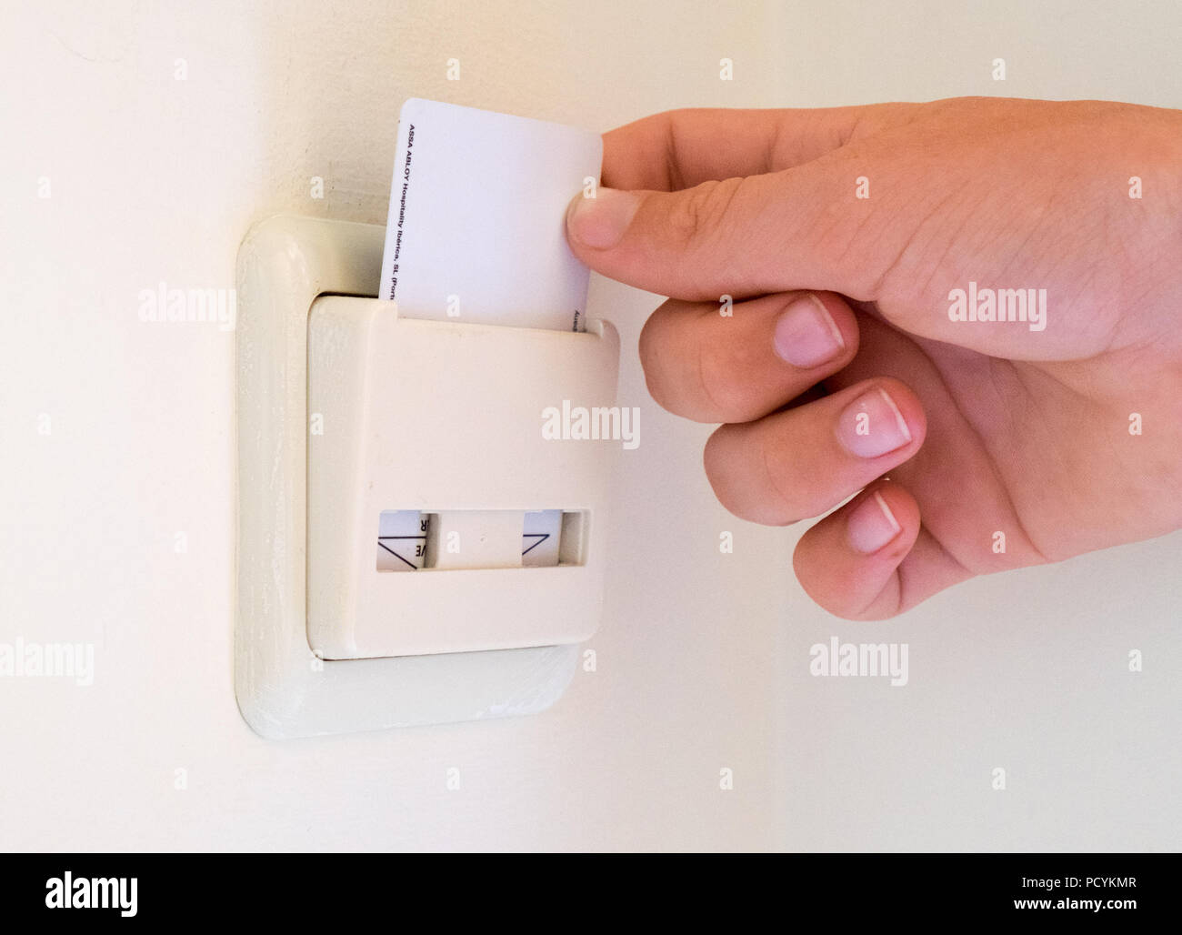 Hôtel key card placés dans une pièce à l'aide de l'interrupteur power Banque D'Images