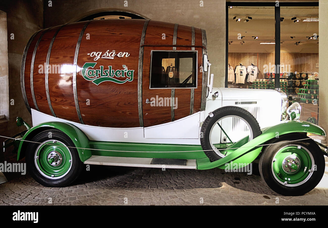Copenhague, Danemark - 18 mai, 2018 l'ancienne brasserie Carlsberg à Copenhague : dans une exposition en forme de tonneau, Chevrolet vintage utilisé comme véhicule de distribution Banque D'Images