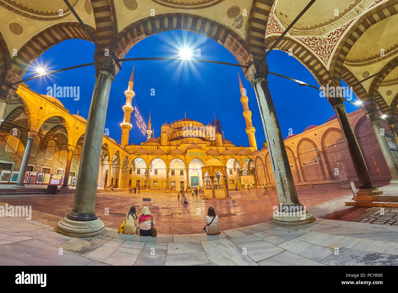 Mosquée bleue à soir, Mosquée Sultan Ahmed, UNESCO World Heritage Site, Istanbul, Turquie Banque D'Images