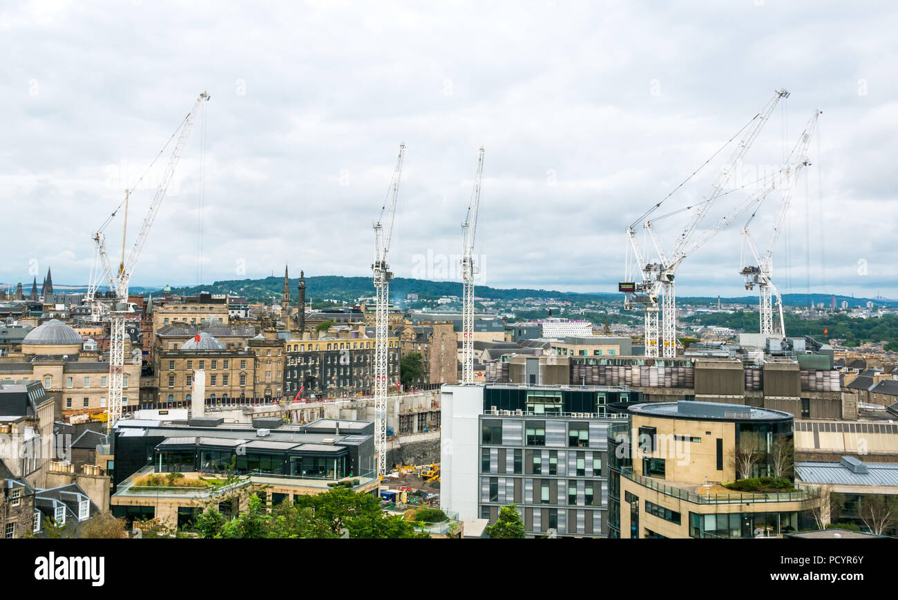 Vue sur Édimbourg avec de grandes grues en grand chantier de New Edinburgh St James shopping centre et de détail de Calton Hill, Ecosse, Royaume-Uni Banque D'Images