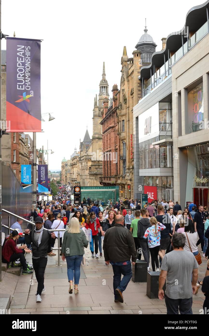 Beaucoup de gens sur la cité de Glasgow Buchanan Street pendant le championnat européen de jeux en Écosse, Royaume-Uni Banque D'Images